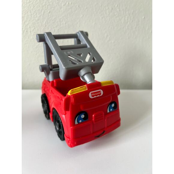 Fisher-Price Little People Fire Truck with Firefighter Figure 2019 - Picture 7 of 11